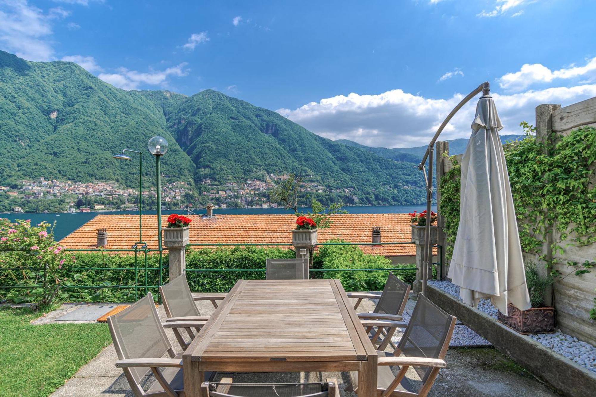 Casa Bambu - Splendida Vista Lago E Posto Auto Лальйо Екстер'єр фото