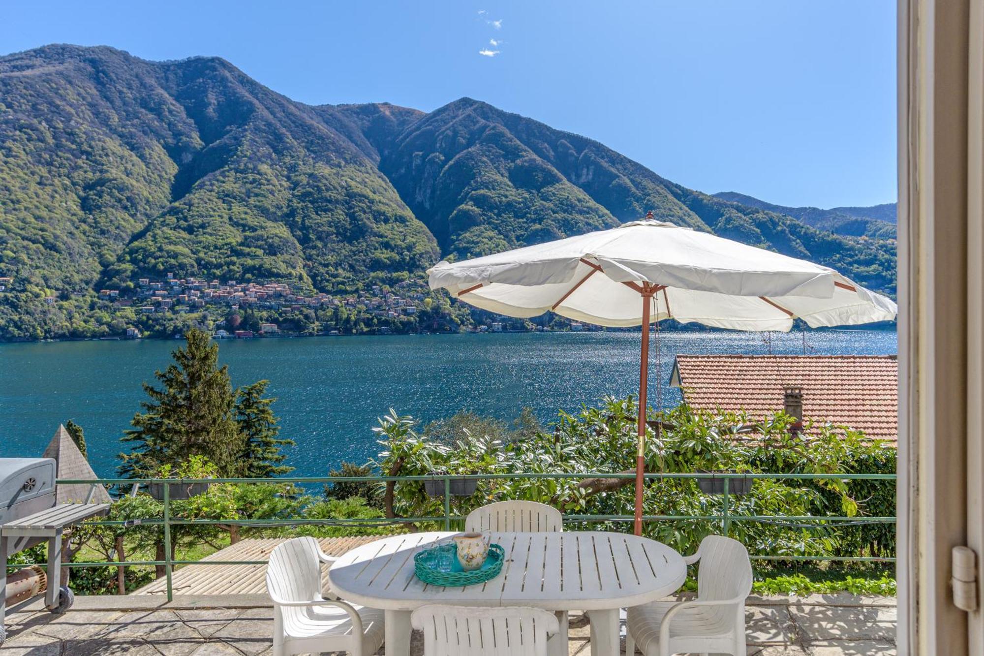Casa Bambu - Splendida Vista Lago E Posto Auto Лальйо Екстер'єр фото