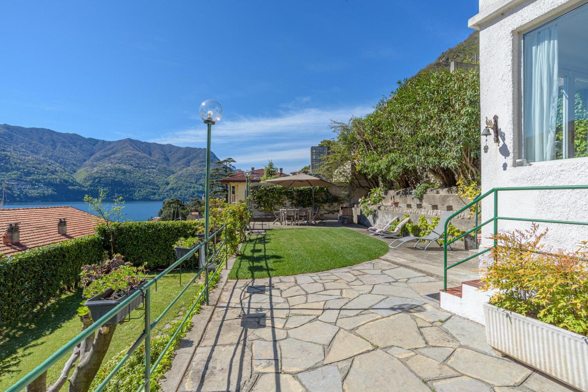 Casa Bambu - Splendida Vista Lago E Posto Auto Лальйо Екстер'єр фото